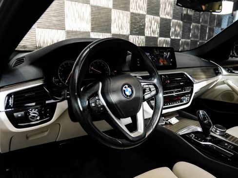 Used 2018 BMW 530i w/ Premium Package RWD image 3