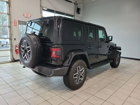 Used 2024 Jeep Wrangler Sahara AWD/4WD image 9