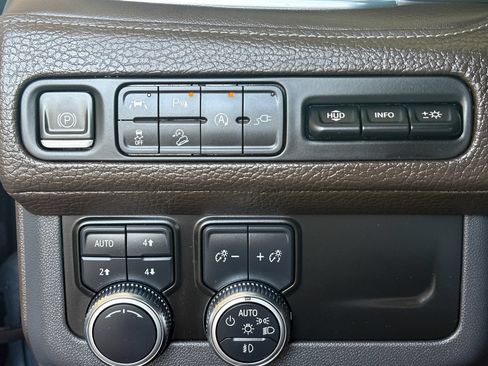 Used 2021 GMC Yukon Denali w/ Denali Premium Package AWD/4WD image 35