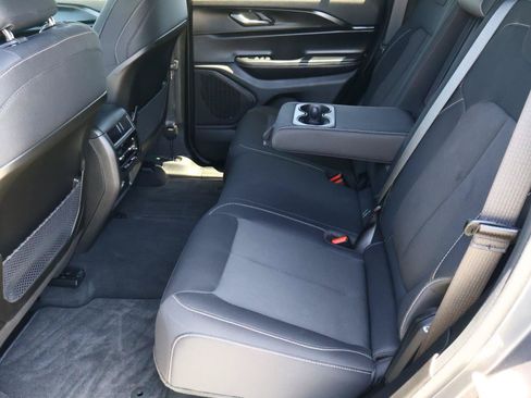 Used 2025 Jeep Grand Cherokee Laredo X RWD image 22