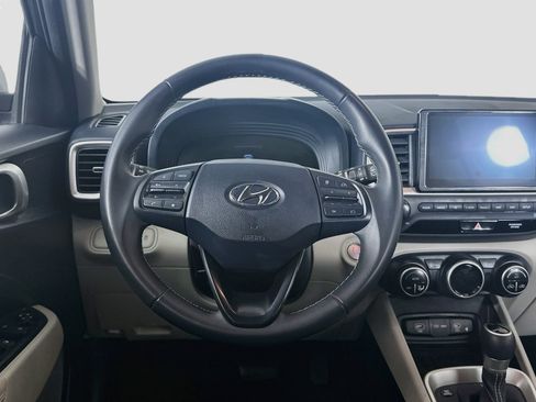 Used 2023 Hyundai Venue Limited FWD image 18