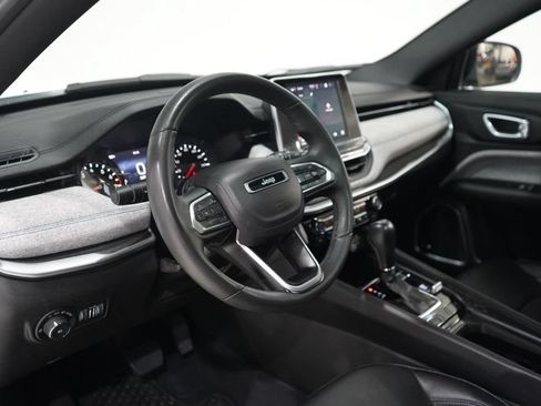 Used 2025 Jeep Compass Latitude w/ Sun & Sound Group AWD/4WD image 17