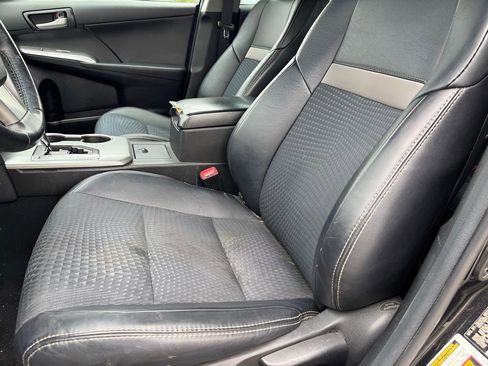 Used 2014 Toyota Camry SE FWD image 17