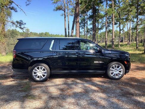 Used 2022 Chevrolet Suburban High Country image 4