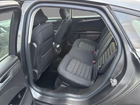 Used 2016 Ford Fusion SE FWD image 11