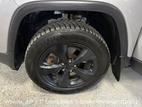 Used 2017 Jeep Cherokee Sport AWD/4WD image 27