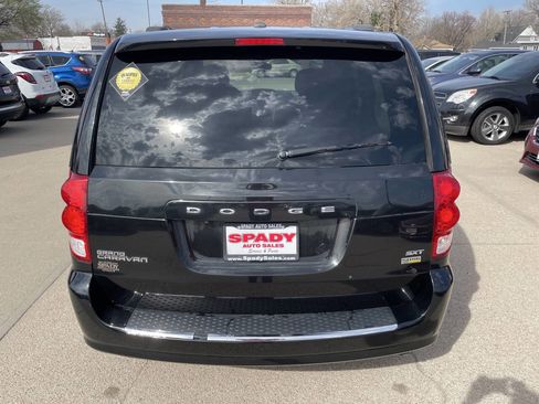 Used 2018 Dodge Grand Caravan SXT image 9