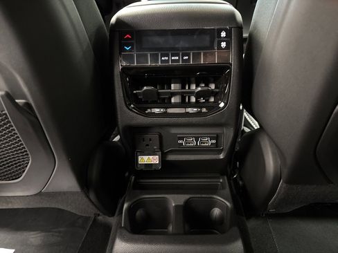 New 2025 Jeep Grand Cherokee L Altitude image 30