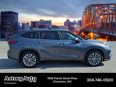 Used 2021 Toyota Highlander Platinum AWD/4WD image 2