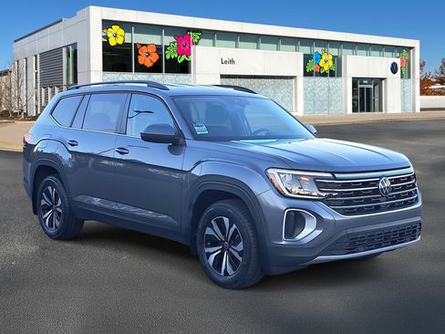 Certified 2024 Volkswagen Atlas SE image 1