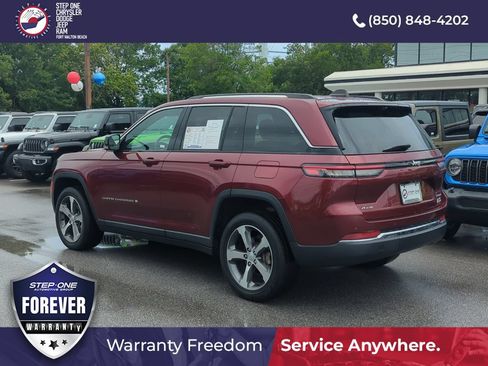Used 2023 Jeep Grand Cherokee Limited w/ Luxury Tech Group II AWD/4WD image 4