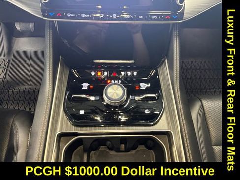 Used 2024 Jeep Wagoneer L Series III w/ Premium Group I image 15