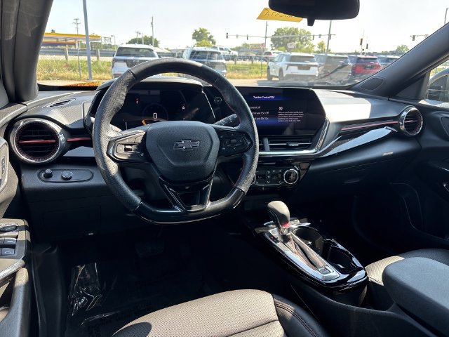 Used 2025 Chevrolet Trax RS w/ Sunroof Package FWD image 18