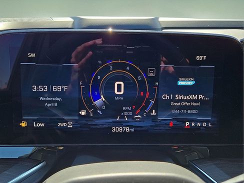 Used 2025 Chevrolet Suburban Z71 AWD/4WD image 28