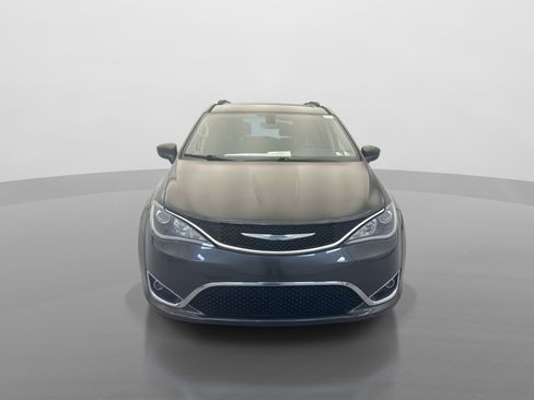 Used 2019 Chrysler Pacifica Touring-L FWD image 8