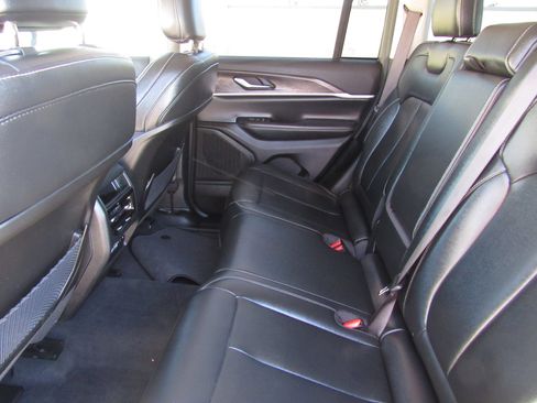 Used 2023 Jeep Grand Cherokee Limited image 15