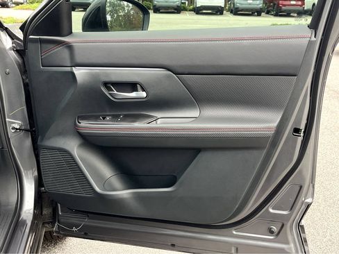 New 2025 Nissan Kicks SR FWD image 7