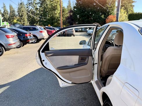 Used 2006 Kia Spectra EX image 21