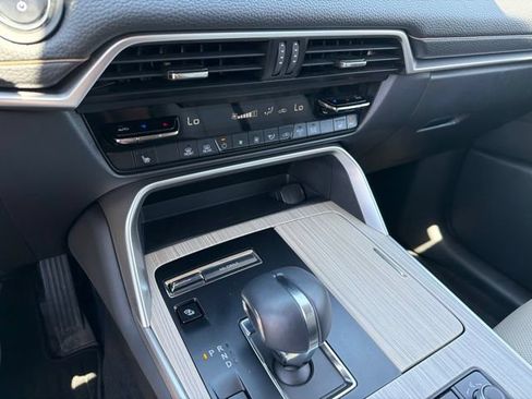 Used 2024 MAZDA CX-90 Plug-In Hybrid w/ Premium Pkg AWD/4WD image 8