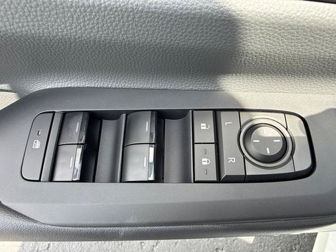 Used 2026 Toyota Prius LE AWD/4WD image 11