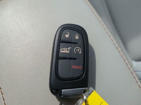Certified 2021 Jeep Cherokee Latitude Lux w/ Comfort/Convenience Group AWD/4WD image 35