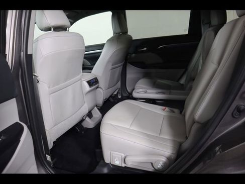 Used 2019 Toyota Highlander Limited AWD/4WD image 14