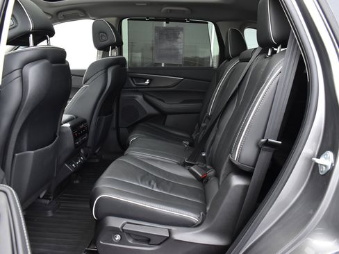 Used 2024 Acura MDX SH-AWD w/ Advance Package image 19