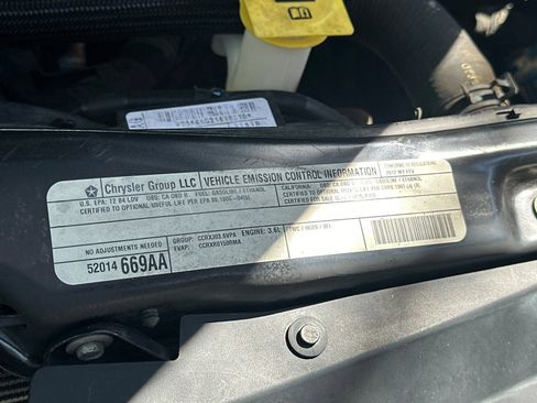 Used 2012 Volkswagen Routan SE FWD image 22