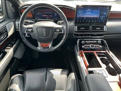 Used 2022 Lincoln Navigator Reserve image 21