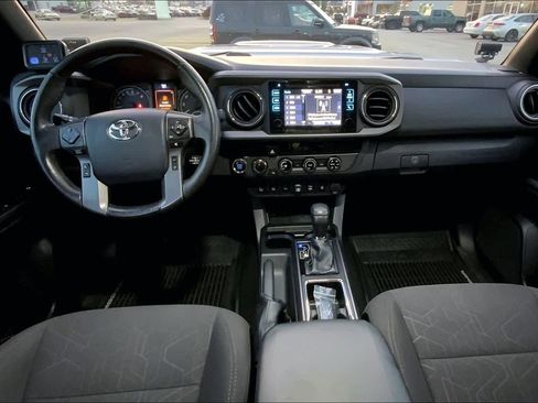 Used 2018 Toyota Tacoma TRD Sport w/ Technology Package AWD/4WD image 15