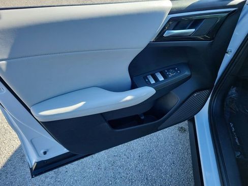 Used 2025 Mitsubishi Outlander SE image 23