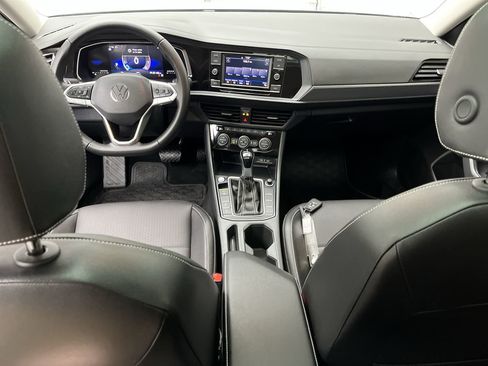 Used 2024 Volkswagen Jetta SE w/ Panoramic Sunroof Package image 4