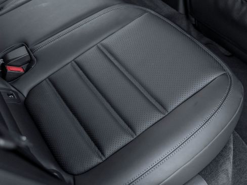 Certified 2026 Porsche Macan AWD/4WD image 35