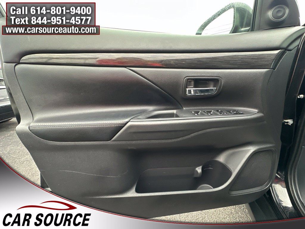Used 2017 Mitsubishi Outlander SEL FWD image 18