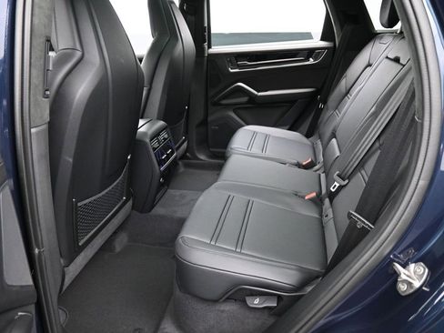 New 2025 Porsche Cayenne Turbo image 27