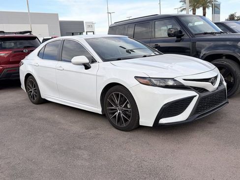 Used 2023 Toyota Camry SE FWD image 3