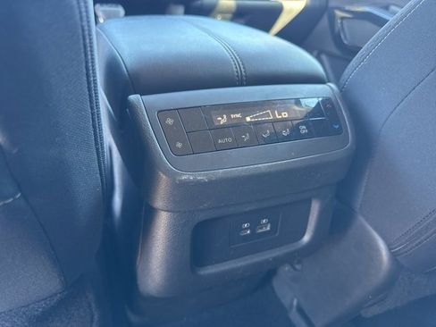 Used 2024 Nissan Pathfinder SV image 21