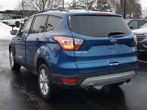 Certified 2018 Ford Escape SE w/ SE Sync 3 Package image 3