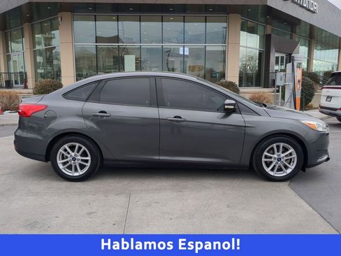 Used 2016 Ford Focus SE image 2