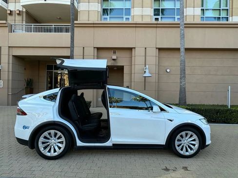 Used 2020 Tesla Model X Long Range AWD/4WD image 8