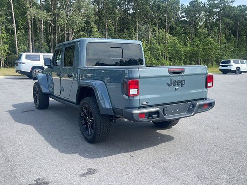 Used 2025 Jeep Gladiator Sport AWD/4WD image 5