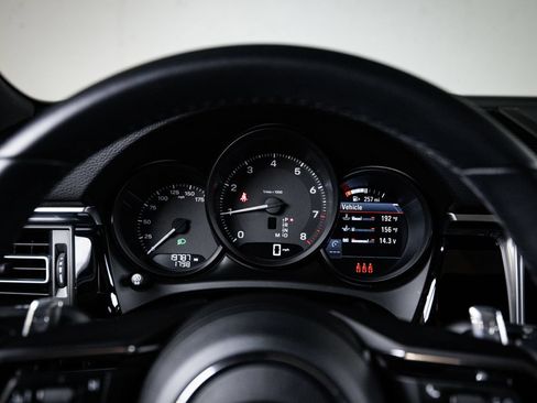 Certified 2024 Porsche Macan AWD/4WD image 15