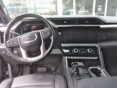 Used 2025 GMC Sierra 1500 Denali AWD/4WD image 9