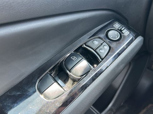Used 2025 Nissan Altima 2.5 SR w/ SR Premium Package FWD image 10