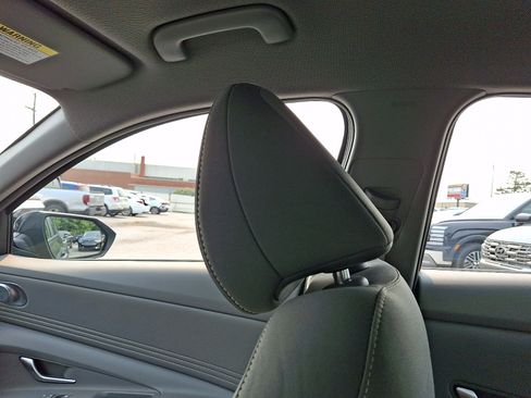 Certified 2025 Hyundai Elantra Sport FWD image 17