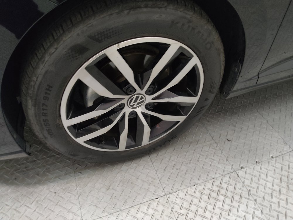 Used 2025 Volkswagen Jetta SE FWD image 31