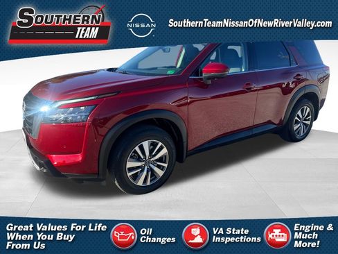 Used 2023 Nissan Pathfinder SL image 1