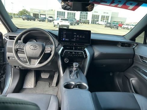 Used 2024 Toyota Venza XLE image 34