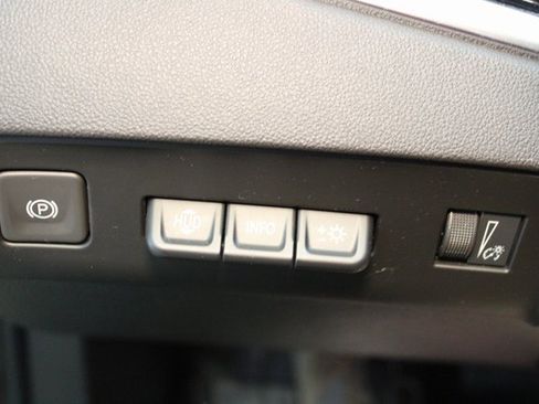 Used 2023 Buick Enclave Avenir image 22