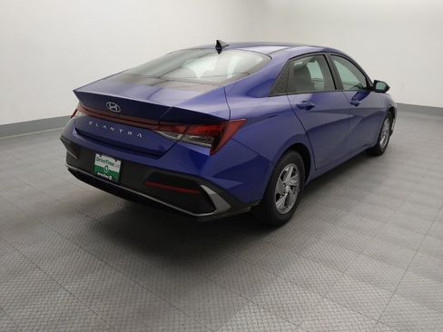 Used 2024 Hyundai Elantra SE FWD image 9
